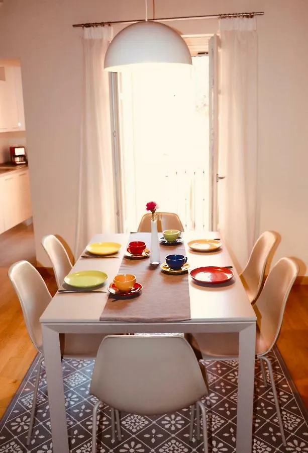 Piccolo Palazzo Vintage Apartment San Felice del Benaco Italy