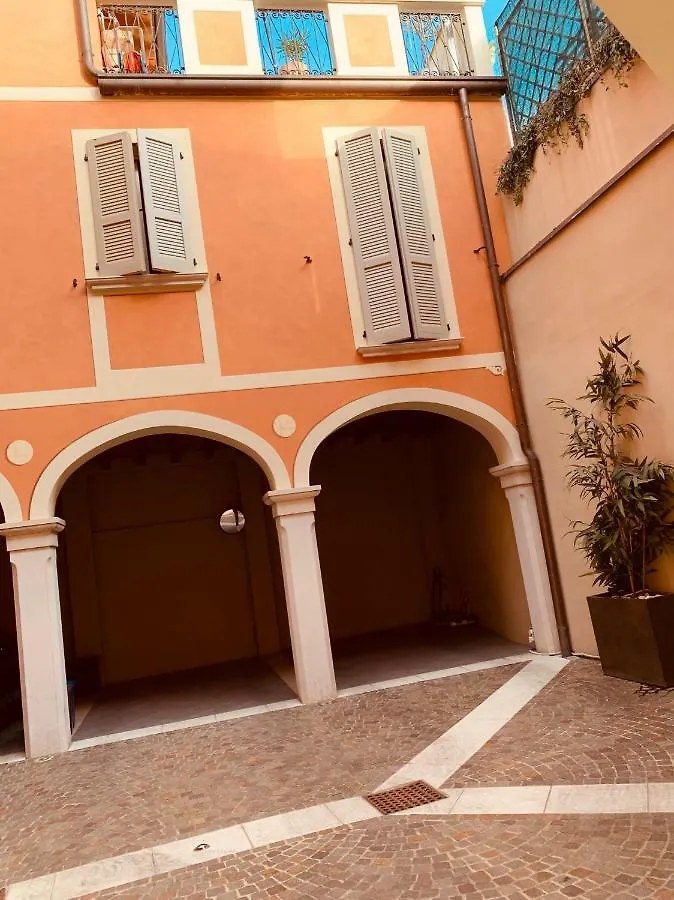 Piccolo Palazzo Vintage Apartment San Felice del Benaco